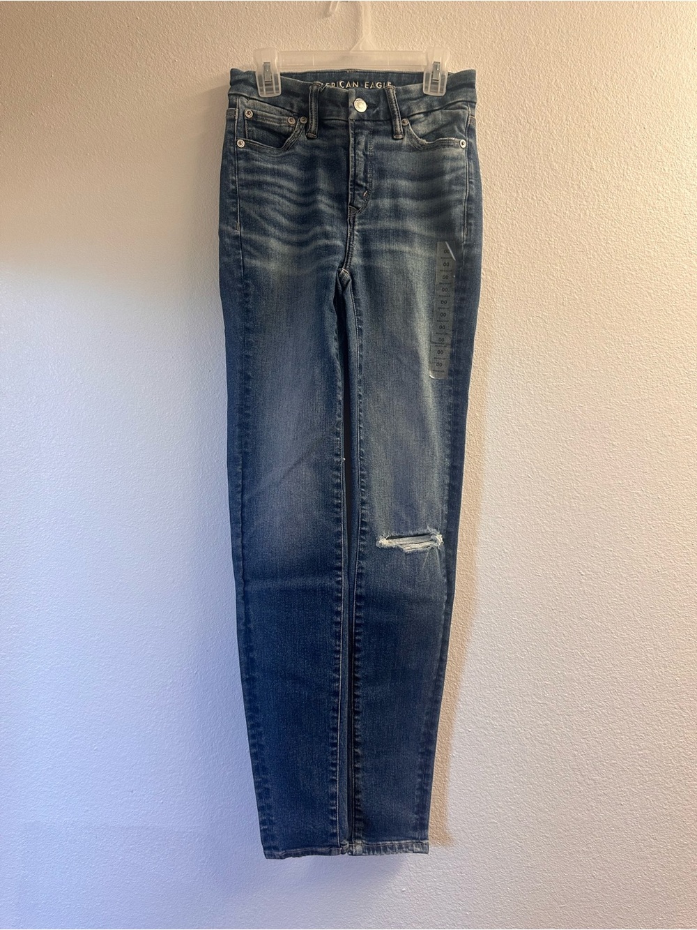 American Eagle Outfitters Women's Medium Blue Skinny Jeans with Knee Rip